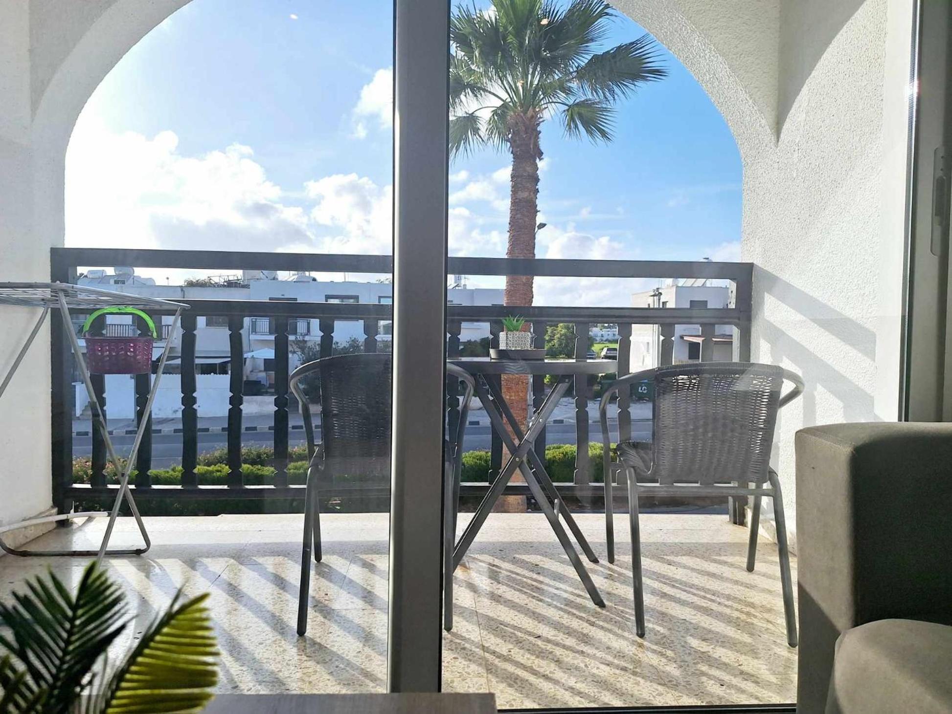Charming Holiday Retreat Kato Paphos Apt 400M To The Beach Екстер'єр фото